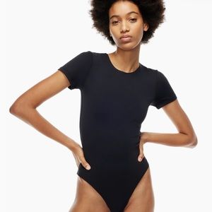 Aritzia Contour babaton Crew Shortsleeve Bodysuit in black brand new